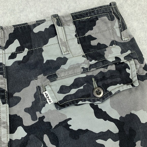 Levis Cargo Shorts Mens Sz 29 (30 x 10.5) Camo Gray Black White Tab Army Pockets - Picture 5 of 16
